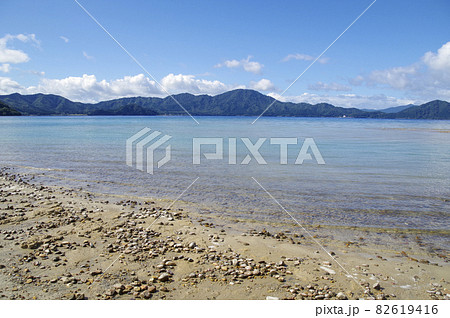 砂浜が続く田沢湖の湖水浴場 82619416