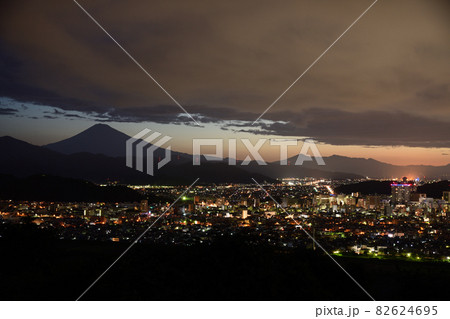 静岡市全景と富士山を望む　＜徳願寺＞ 82624695