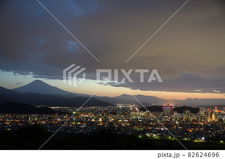 静岡市全景と富士山を望む　＜徳願寺＞ 82624696