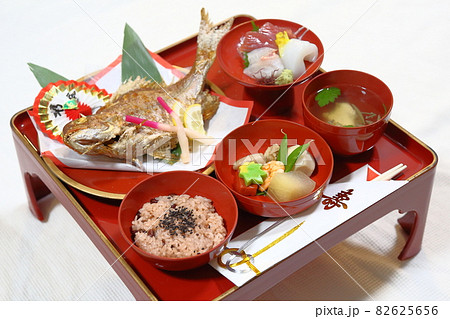 お食い初めのお膳｜生後100日・日本の伝統行事イメージ 82625656