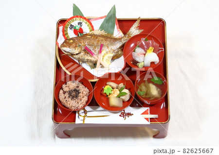 お食い初めのお膳｜生後100日・日本の伝統行事イメージ 82625667