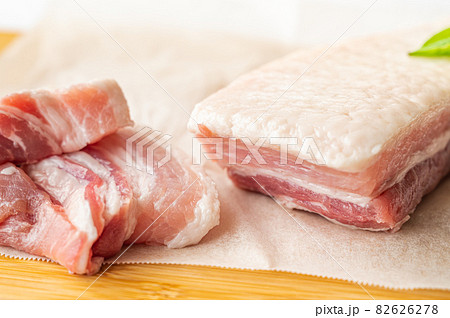 豚の三枚肉　ブロック 82626278