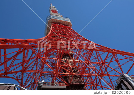 台風一過の青空と東京タワー 82626309