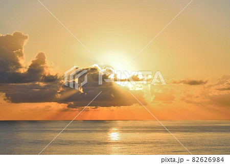 奄美大島 あやまる岬の美しい夜明け 奄美大島 あやまる岬の美しい夜明け 82626984