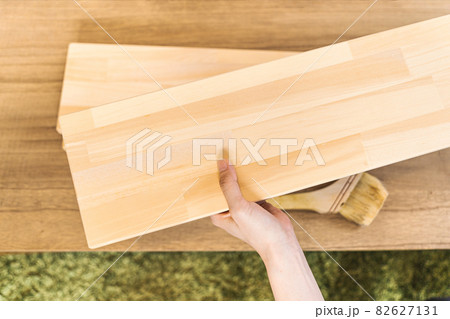 DIYと塗装をする風景 82627131