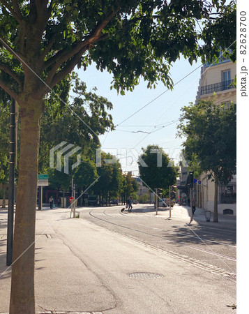 フランスの田舎町 82628700