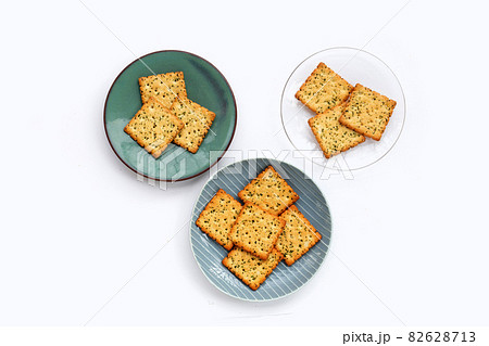 Seaweed crackers in plate on white background. Seaweed crackers in plate on white background. 82628713