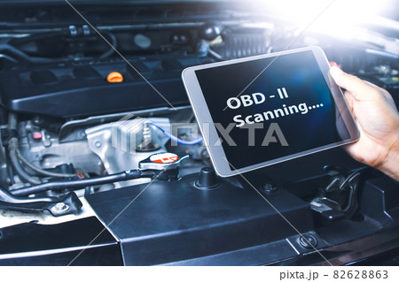 Technician diagnostics of code failure with OBD2 scanner technology on tablet Technician diagnostics of code failure with OBD2 scanner technology on tablet 82628863