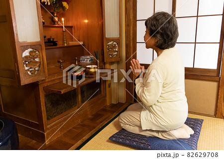 一人暮らしの高齢者　仏壇 82629708