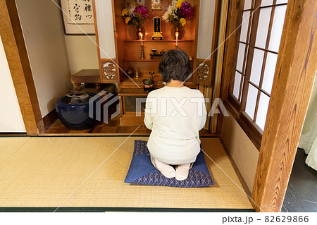 一人暮らしの高齢者　仏壇 82629866