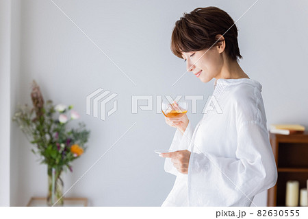 女性　ティータイム  82630555