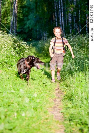Kid with a dog 82631749