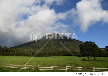 雲と青空と大山 82632517