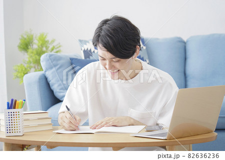 男性 eラーニング 男性 eラーニング 82636236