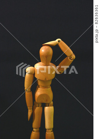デッサン人形を使ったポーズ デッサン人形を使ったポーズ 82636361