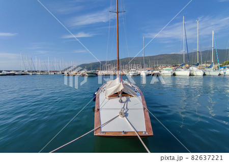 Wood sloop sail boat in harbor 82637221