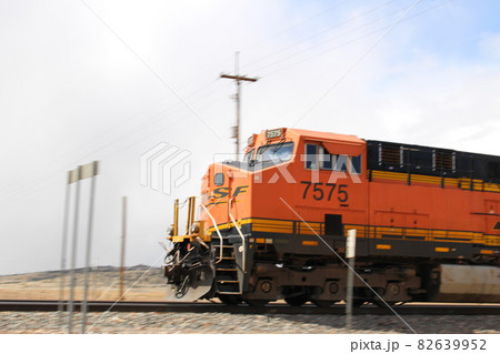 アメリカの貨物列車 82639952