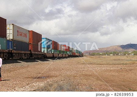 アメリカの貨物列車 82639953
