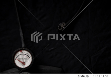 bicycle pump with a measure bicycle pump with a measure 82642178