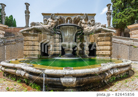 Fountain in the Gardens of Villa Farnese 82645856