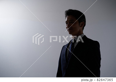 ミドル男性 ビジネス シルエット ミドル男性 ビジネス シルエット 82647365