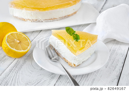 Gin and Tonic Cheesecake 82649167