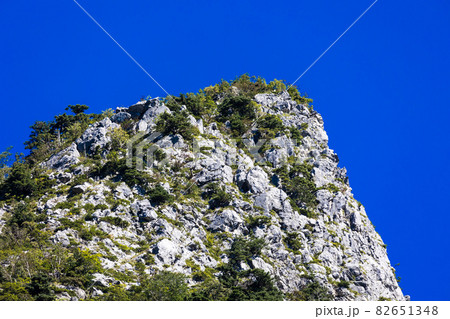 眼前にそびえる岩壁　明星山 82651348