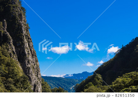 眼前にそびえる岩壁 明星山 眼前にそびえる岩壁 明星山 82651350