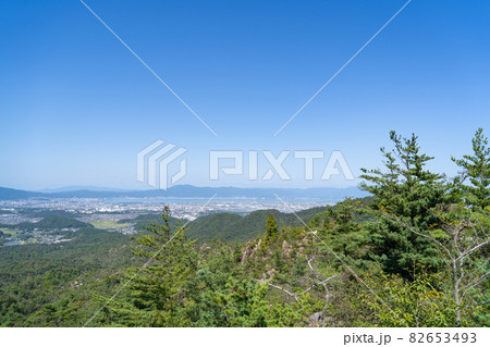 北峰縦走線の岩稜から見た景色(金勝アルプス) 北峰縦走線の岩稜から見た景色(金勝アルプス) 82653493