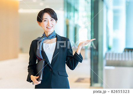 受付　女性　ビジネス　コンシェルジュ　オフィス　撮影協力「LINK FOREST」 82655323