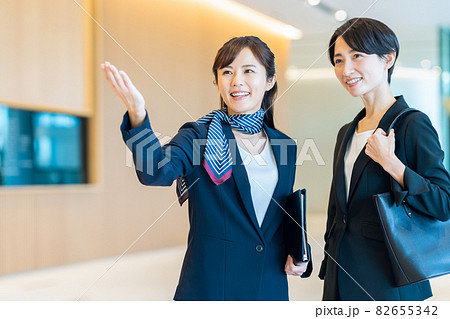 受付　女性　ビジネス　コンシェルジュ　オフィス　撮影協力「LINK FOREST」 82655342