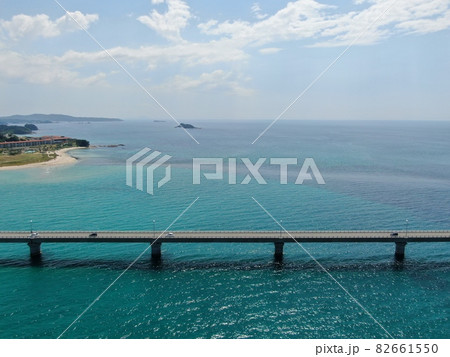 海土ヶ瀬戸をまたぐ角島大橋の空撮 海土ヶ瀬戸をまたぐ角島大橋の空撮 82661550