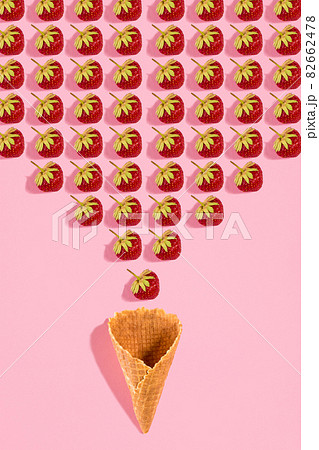 Colourful bright pattern with ripe strawberry. Top view. Pink background 82662478