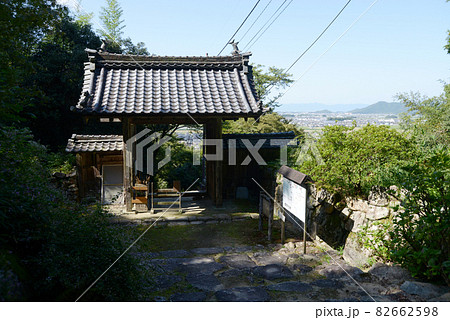 桑実寺 山門から市内を望む 滋賀県近江八幡市安土町 桑実寺 山門から市内を望む 滋賀県近江八幡市安土町 82662598