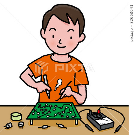 電子工作で基盤にハンダ付けする少年 82663641
