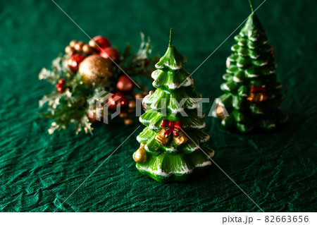 クリスマスツリーキャンドル 82663656