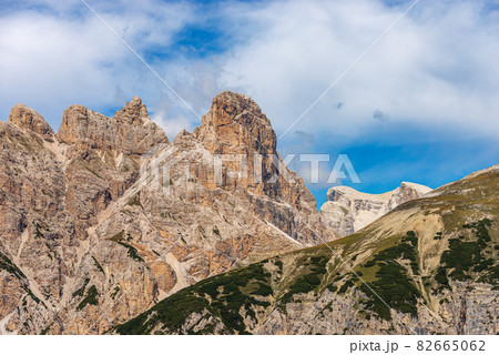 Mountain peaks of the Sexten or Sesto Dolomites near Tre Cime di Lavaredo Mountain peaks of the Sexten or Sesto Dolomites near Tre Cime di Lavaredo 82665062