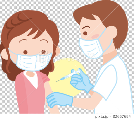 医師に左腕に注射をってもらうマスクをした女性 82667694