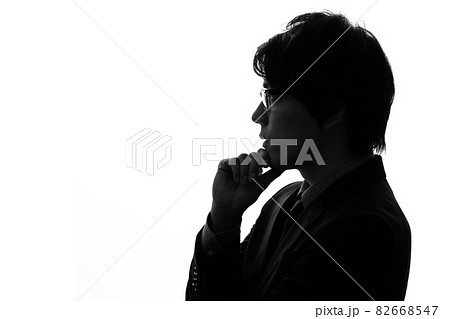 考える男性　シルエット 82668547
