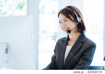 女性オペレーター コールセンター 女性オペレーター コールセンター 82668576