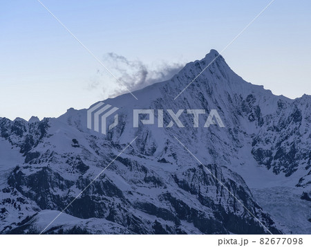 雲南省 徳欽 梅里雪山 カワクボ峰 (太子峰) Meili Snow Mountain, China 82677098