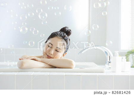 女性バスタイム 女性バスタイム 82681426