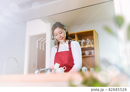 女性の暮らし 82685526