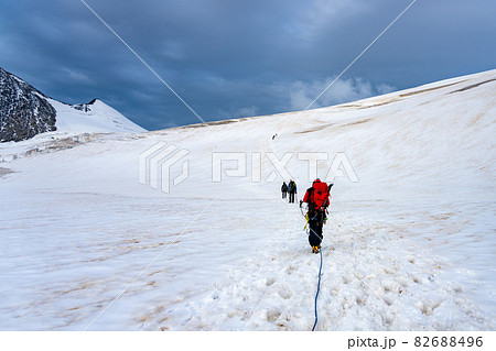 Group of mountaineers on a rope. Summer glacier trekking on Grossvenediger Mountain, Hohe Tauern National Park, Austrian Alps 82688496