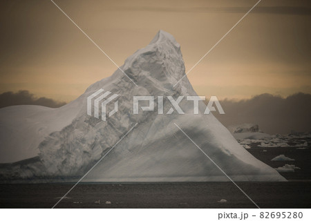 Wild frozen landscape, Antarctica Wild frozen landscape, Antarctica 82695280