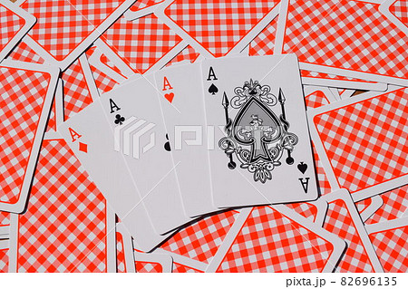トランプ カード 背景 82696135