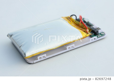 モバイルバッテリーの膨張 モバイルバッテリーの膨張 82697248
