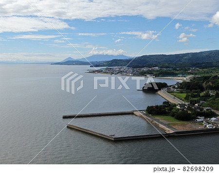 鹿島市太良町の道の駅太良の海岸線の空撮 鹿島市太良町の道の駅太良の海岸線の空撮 82698209