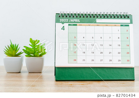 April 2022 Desk calendar. 82701434