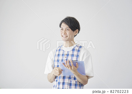 男性　保育士 82702223